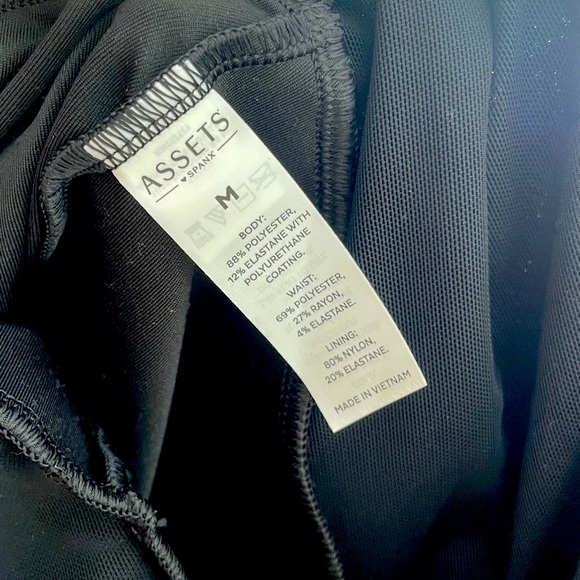 SPANX Faux Leather Leggings - Picture 3 of 4